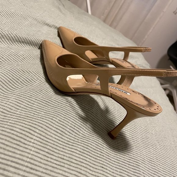 Manolo Blahnik Nude Leather Pointed Toe Pumps - Picture 3 of 7